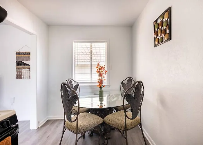 Misha\'S Hunn Cottage